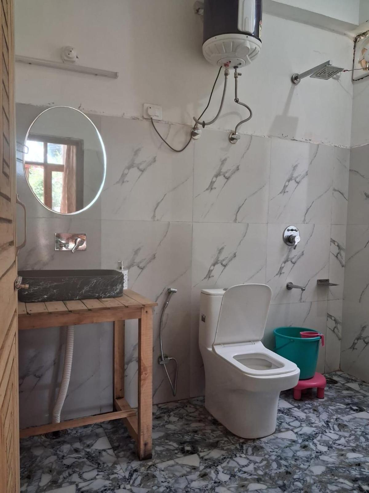 The Cozy Cabin, Jibhi Banjar Ngoại thất bức ảnh